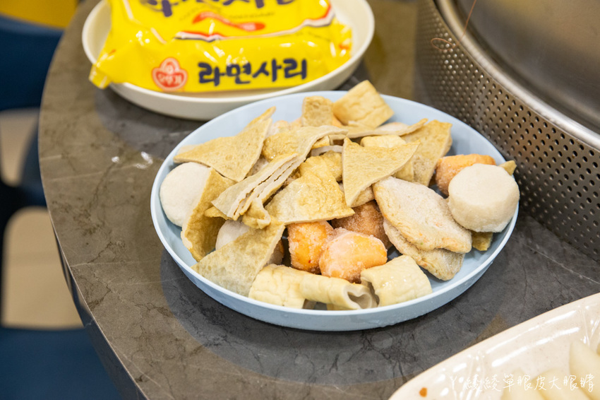 韓蚌蚌海鮮研究院新竹店｜不用飛韓國就可以吃到巨無霸海鮮鍋！兩人就能開鍋，網美必拍浴缸月亮獨角獸照