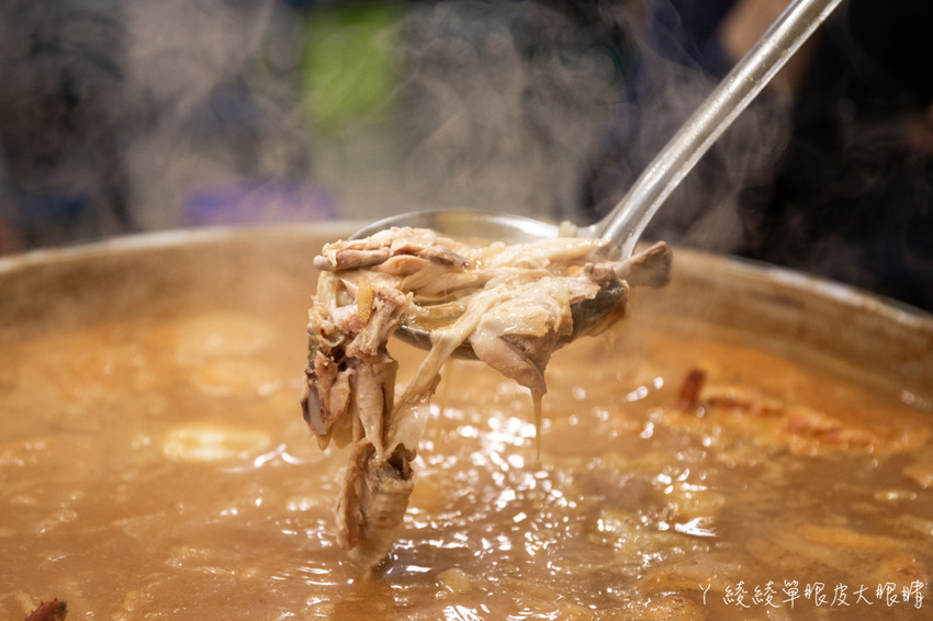 韓蚌蚌海鮮研究院新竹店｜不用飛韓國就可以吃到巨無霸海鮮鍋！兩人就能開鍋，網美必拍浴缸月亮獨角獸照