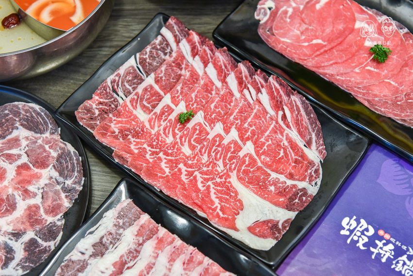 蝦拼鍋：台中西屯區美食-全台首家韓式醬油螃蟹專賣店，不用出國在逢甲就吃得到！另有泰國活蝦火鍋吃到飽，海鮮控可別錯過～ - 2A食旅日記