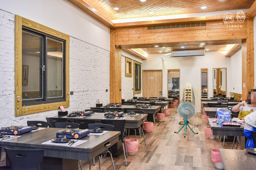 蝦拼鍋：台中西屯區美食-全台首家韓式醬油螃蟹專賣店，不用出國在逢甲就吃得到！另有泰國活蝦火鍋吃到飽，海鮮控可別錯過～ - 2A食旅日記