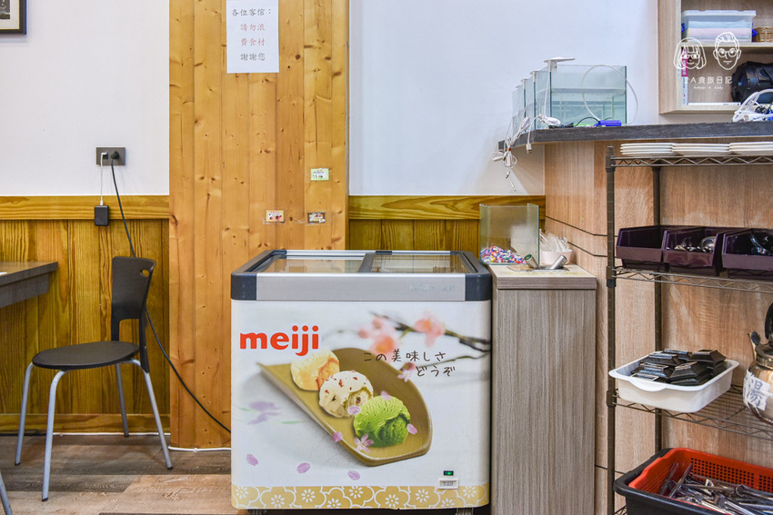 蝦拼鍋：台中西屯區美食-全台首家韓式醬油螃蟹專賣店，不用出國在逢甲就吃得到！另有泰國活蝦火鍋吃到飽，海鮮控可別錯過～ - 2A食旅日記