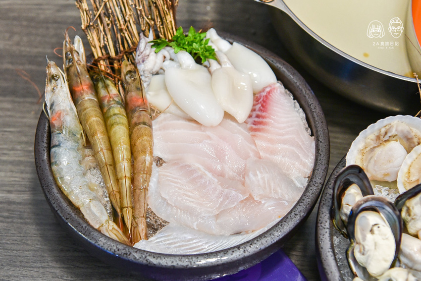 蝦拼鍋：台中西屯區美食-全台首家韓式醬油螃蟹專賣店，不用出國在逢甲就吃得到！另有泰國活蝦火鍋吃到飽，海鮮控可別錯過～ - 2A食旅日記