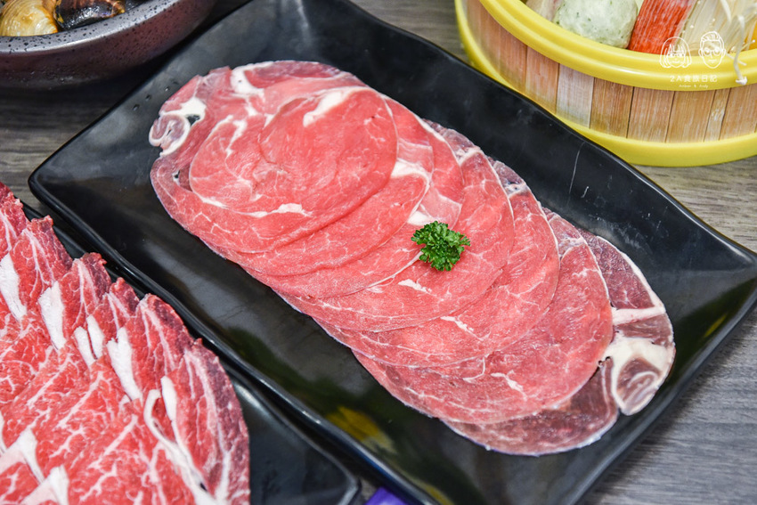 蝦拼鍋：台中西屯區美食-全台首家韓式醬油螃蟹專賣店，不用出國在逢甲就吃得到！另有泰國活蝦火鍋吃到飽，海鮮控可別錯過～ - 2A食旅日記