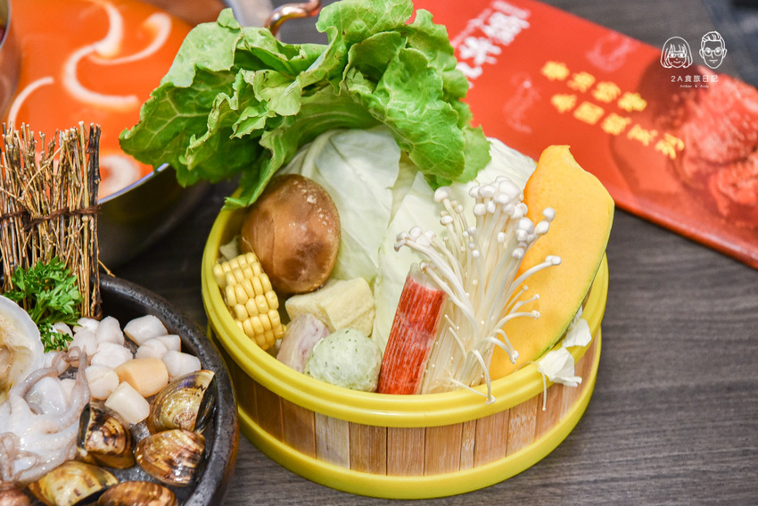 蝦拼鍋：台中西屯區美食-全台首家韓式醬油螃蟹專賣店，不用出國在逢甲就吃得到！另有泰國活蝦火鍋吃到飽，海鮮控可別錯過～ - 2A食旅日記