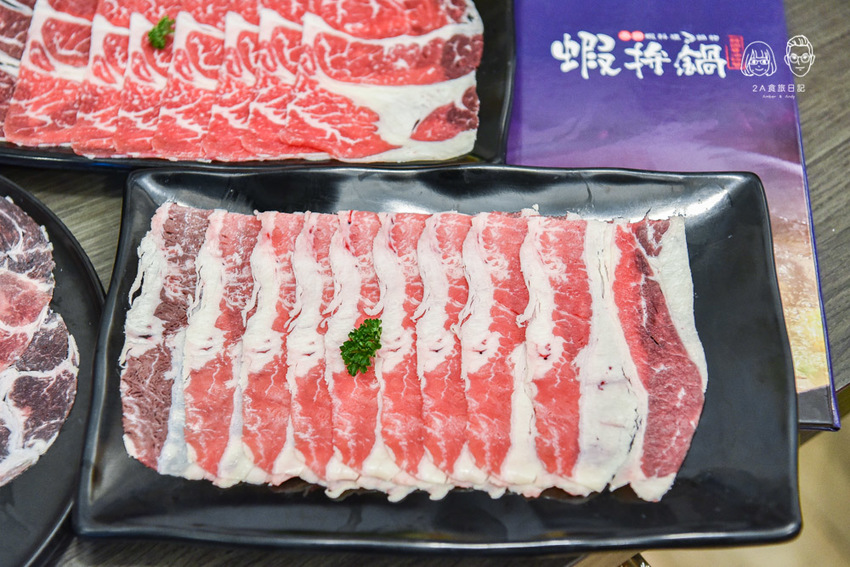 蝦拼鍋：台中西屯區美食-全台首家韓式醬油螃蟹專賣店，不用出國在逢甲就吃得到！另有泰國活蝦火鍋吃到飽，海鮮控可別錯過～ - 2A食旅日記