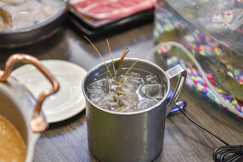 蝦拼鍋：台中西屯區美食-全台首家韓式醬油螃蟹專賣店，不用出國在逢甲就吃得到！另有泰國活蝦火鍋吃到飽，海鮮控可別錯過～ - 2A食旅日記