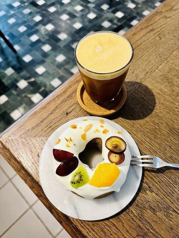 【台灣，台南市，安平區】Meller墨樂咖啡，森林系咖啡廳，戚風蛋糕好拍又美味。（台南下午茶推薦/安平下午