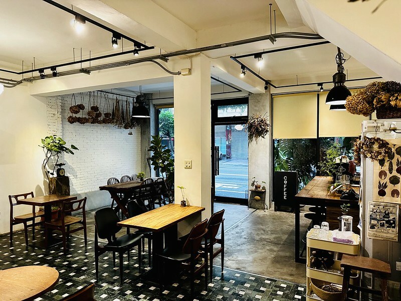 【台灣，台南市，安平區】Meller墨樂咖啡，森林系咖啡廳，戚風蛋糕好拍又美味。（台南下午茶推薦/安平下午