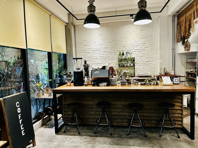 【台灣，台南市，安平區】Meller墨樂咖啡，森林系咖啡廳，戚風蛋糕好拍又美味。（台南下午茶推薦/安平下午