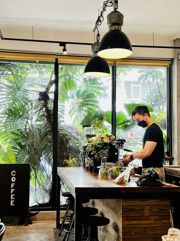 【台灣，台南市，安平區】Meller墨樂咖啡，森林系咖啡廳，戚風蛋糕好拍又美味。（台南下午茶推薦/安平下午