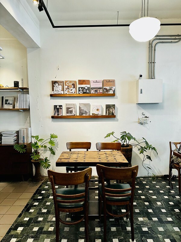 【台灣，台南市，安平區】Meller墨樂咖啡，森林系咖啡廳，戚風蛋糕好拍又美味。（台南下午茶推薦/安平下午