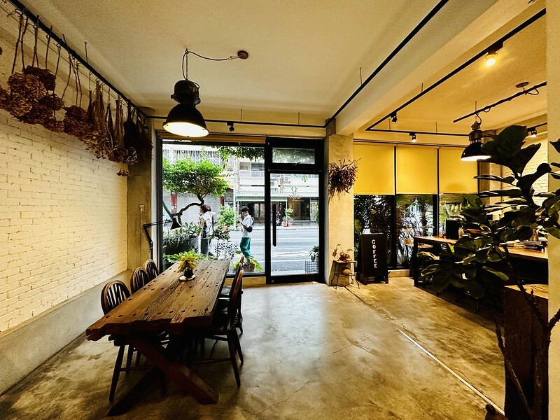 【台灣，台南市，安平區】Meller墨樂咖啡，森林系咖啡廳，戚風蛋糕好拍又美味。（台南下午茶推薦/安平下午