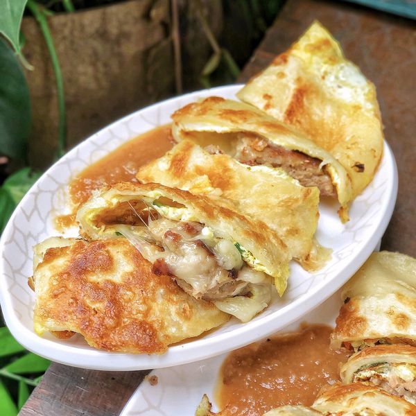 《台北永春*城翔早午餐》超人氣手工蛋餅,小小店面想吃先排隊~!