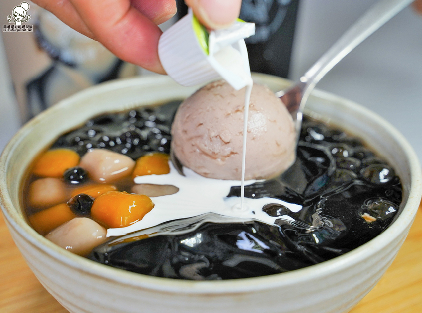 瘋仙草 嫩仙草 燒仙草 冰品 甜點 芋頭 高雄必吃 排隊 必吃