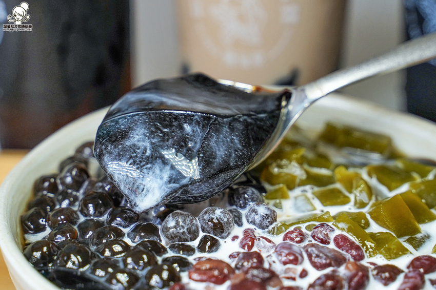 瘋仙草 嫩仙草 燒仙草 冰品 甜點 芋頭 高雄必吃 排隊 必吃