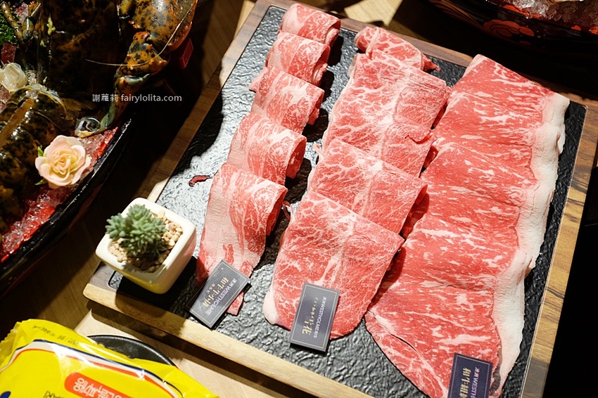 藏王極上鍋物-林口店。號稱「林口最強和牛海鮮鍋物」新開幕，超狂浮誇海老鍋，近100隻鮮蝦讓你吃到爽！ @蹦啾♥謝蘿莉 La vie heureuse