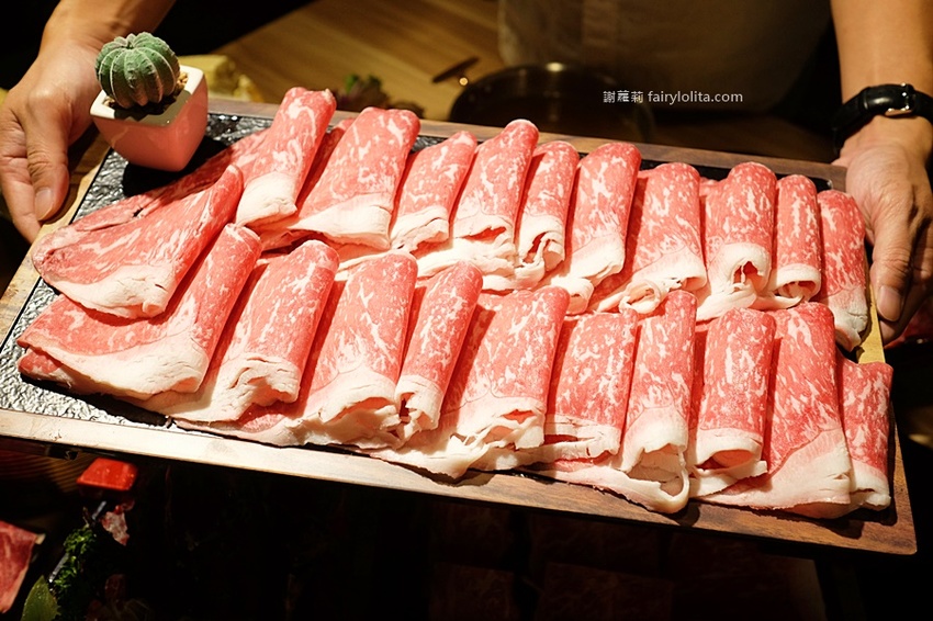 藏王極上鍋物-林口店。號稱「林口最強和牛海鮮鍋物」新開幕，超狂浮誇海老鍋，近100隻鮮蝦讓你吃到爽！ @蹦啾♥謝蘿莉 La vie heureuse