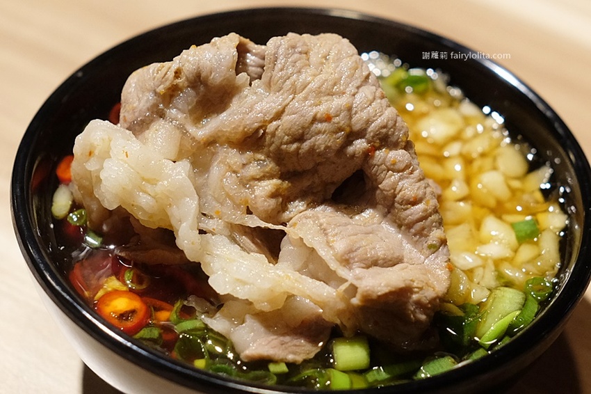 藏王極上鍋物-林口店。號稱「林口最強和牛海鮮鍋物」新開幕，超狂浮誇海老鍋，近100隻鮮蝦讓你吃到爽！ @蹦啾♥謝蘿莉 La vie heureuse