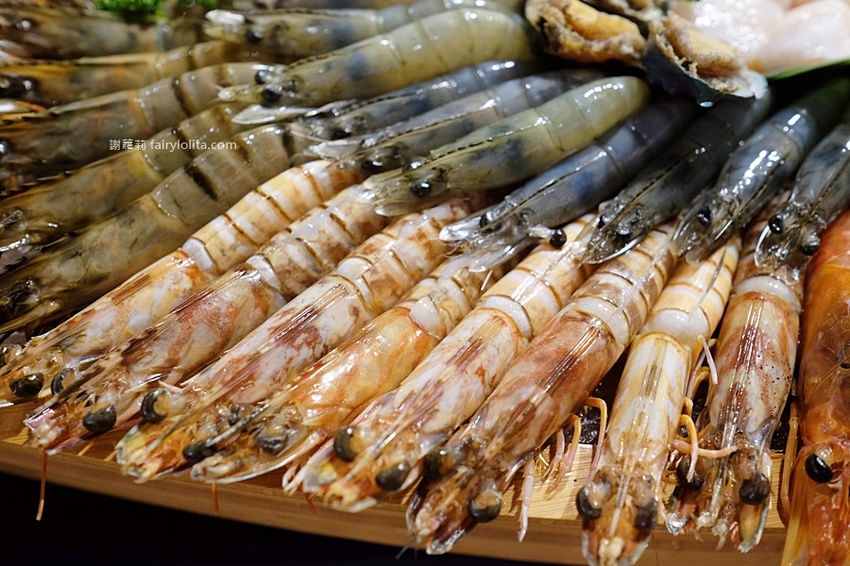 藏王極上鍋物-林口店。號稱「林口最強和牛海鮮鍋物」新開幕，超狂浮誇海老鍋，近100隻鮮蝦讓你吃到爽！ @蹦啾♥謝蘿莉 La vie heureuse