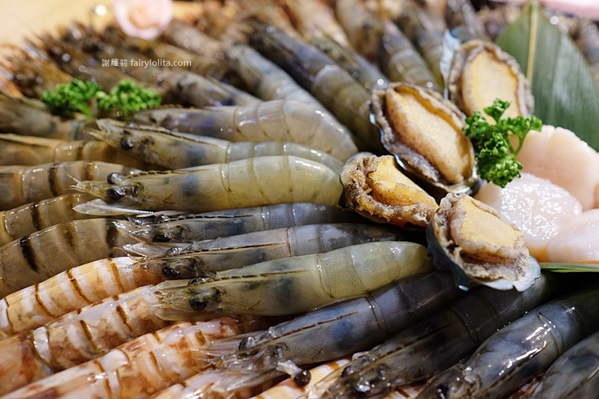 藏王極上鍋物-林口店。號稱「林口最強和牛海鮮鍋物」新開幕，超狂浮誇海老鍋，近100隻鮮蝦讓你吃到爽！ @蹦啾♥謝蘿莉 La vie heureuse