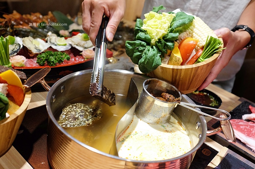 藏王極上鍋物-林口店。號稱「林口最強和牛海鮮鍋物」新開幕，超狂浮誇海老鍋，近100隻鮮蝦讓你吃到爽！ @蹦啾♥謝蘿莉 La vie heureuse