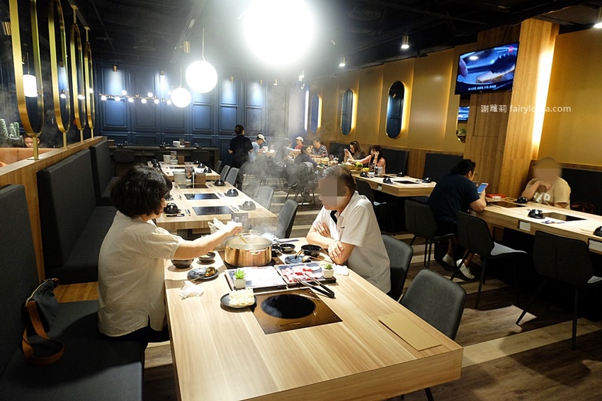 藏王極上鍋物-林口店。號稱「林口最強和牛海鮮鍋物」新開幕，超狂浮誇海老鍋，近100隻鮮蝦讓你吃到爽！ @蹦啾♥謝蘿莉 La vie heureuse