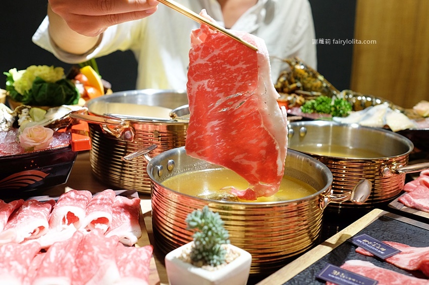 藏王極上鍋物-林口店。號稱「林口最強和牛海鮮鍋物」新開幕，超狂浮誇海老鍋，近100隻鮮蝦讓你吃到爽！ @蹦啾♥謝蘿莉 La vie heureuse