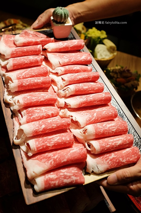 藏王極上鍋物-林口店。號稱「林口最強和牛海鮮鍋物」新開幕，超狂浮誇海老鍋，近100隻鮮蝦讓你吃到爽！ @蹦啾♥謝蘿莉 La vie heureuse