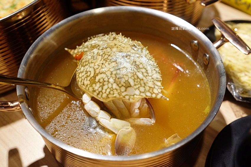 藏王極上鍋物-林口店。號稱「林口最強和牛海鮮鍋物」新開幕，超狂浮誇海老鍋，近100隻鮮蝦讓你吃到爽！ @蹦啾♥謝蘿莉 La vie heureuse