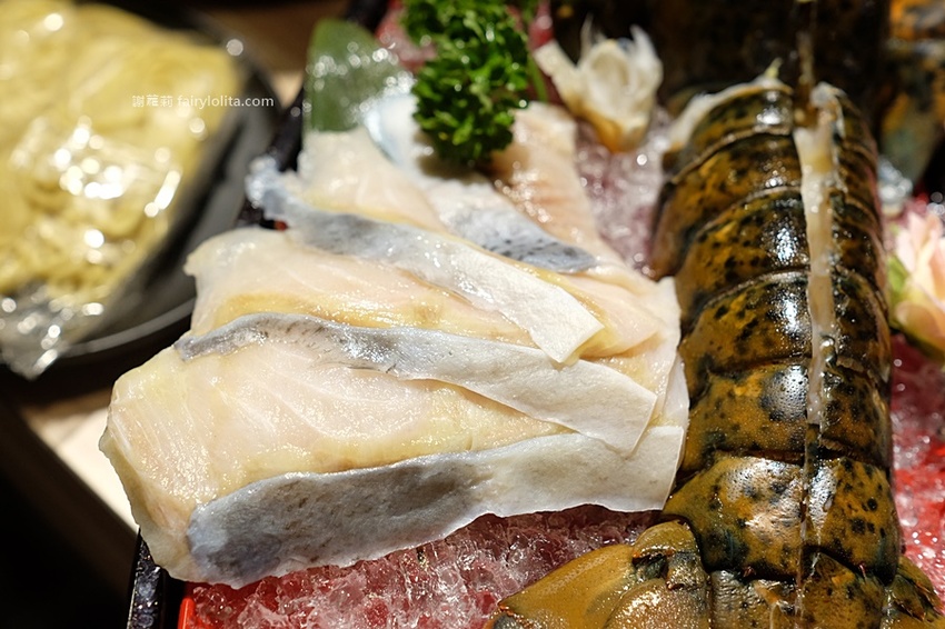 藏王極上鍋物-林口店。號稱「林口最強和牛海鮮鍋物」新開幕，超狂浮誇海老鍋，近100隻鮮蝦讓你吃到爽！ @蹦啾♥謝蘿莉 La vie heureuse
