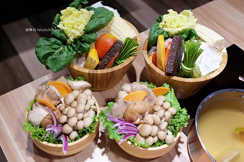 藏王極上鍋物-林口店。號稱「林口最強和牛海鮮鍋物」新開幕，超狂浮誇海老鍋，近100隻鮮蝦讓你吃到爽！ @蹦啾♥謝蘿莉 La vie heureuse