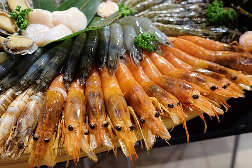 藏王極上鍋物-林口店。號稱「林口最強和牛海鮮鍋物」新開幕，超狂浮誇海老鍋，近100隻鮮蝦讓你吃到爽！ @蹦啾♥謝蘿莉 La vie heureuse