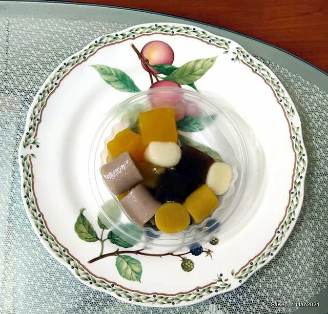 Taiwan traditional sweeten soup, Red bean with Kueh,「盛粿一切蘿蔔糕專賣 南港店」, Taipei, Taiwa, Jan 14, 2021.