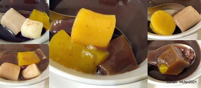 Taiwan traditional sweeten soup, Red bean with Kueh,「盛粿一切蘿蔔糕專賣 南港店」, Taipei, Taiwa, Jan 14, 2021.