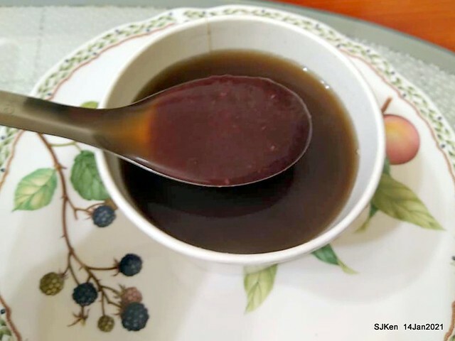 Taiwan traditional sweeten soup, Red bean with Kueh,「盛粿一切蘿蔔糕專賣 南港店」, Taipei, Taiwa, Jan 14, 2021.