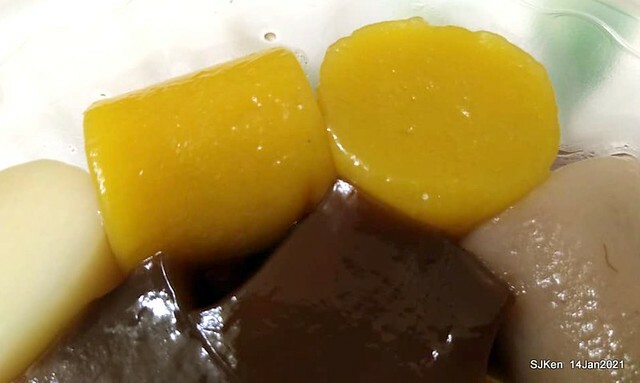 Taiwan traditional sweeten soup, Red bean with Kueh,「盛粿一切蘿蔔糕專賣 南港店」, Taipei, Taiwa, Jan 14, 2021.