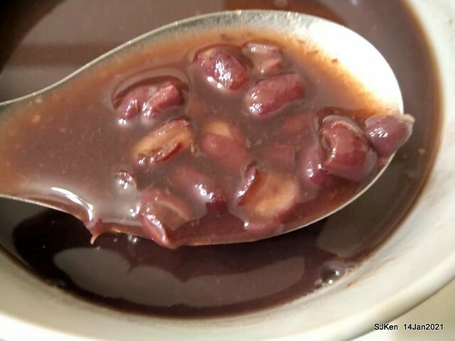 Taiwan traditional sweeten soup, Red bean with Kueh,「盛粿一切蘿蔔糕專賣 南港店」, Taipei, Taiwa, Jan 14, 2021.