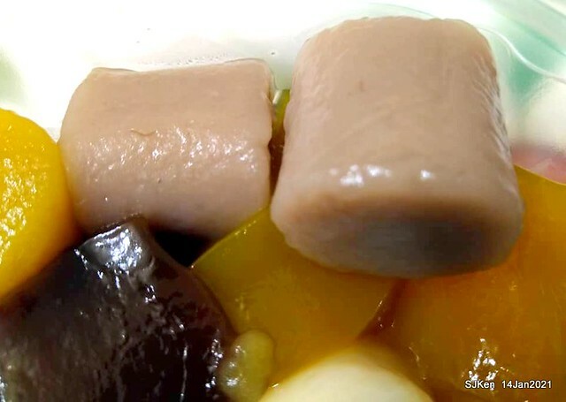 Taiwan traditional sweeten soup, Red bean with Kueh,「盛粿一切蘿蔔糕專賣 南港店」, Taipei, Taiwa, Jan 14, 2021.