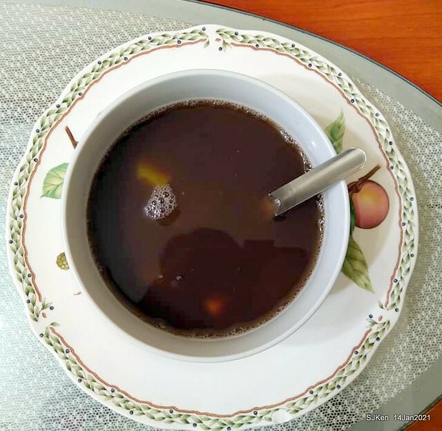 Taiwan traditional sweeten soup, Red bean with Kueh,「盛粿一切蘿蔔糕專賣 南港店」, Taipei, Taiwa, Jan 14, 2021.
