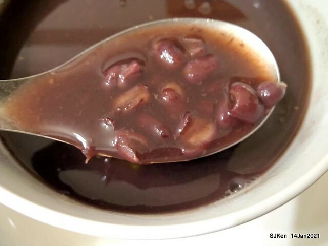 Taiwan traditional sweeten soup, Red bean with Kueh,「盛粿一切蘿蔔糕專賣 南港店」, Taipei, Taiwa, Jan 14, 2021.