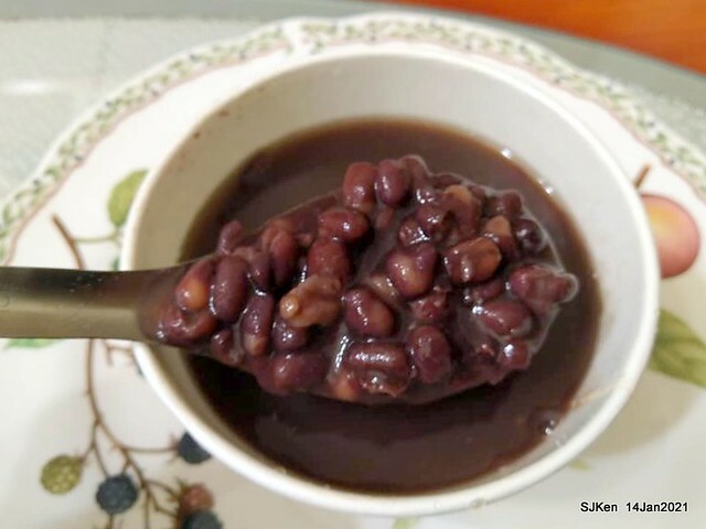 Taiwan traditional sweeten soup, Red bean with Kueh,「盛粿一切蘿蔔糕專賣 南港店」, Taipei, Taiwa, Jan 14, 2021.
