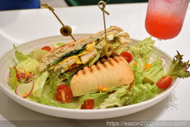 Très Bon Café 好伴 CAFÉ。新開幕模特兒咖啡廳，近小南門捷運站。台北市區裡也能來個悠閒的偽渡假