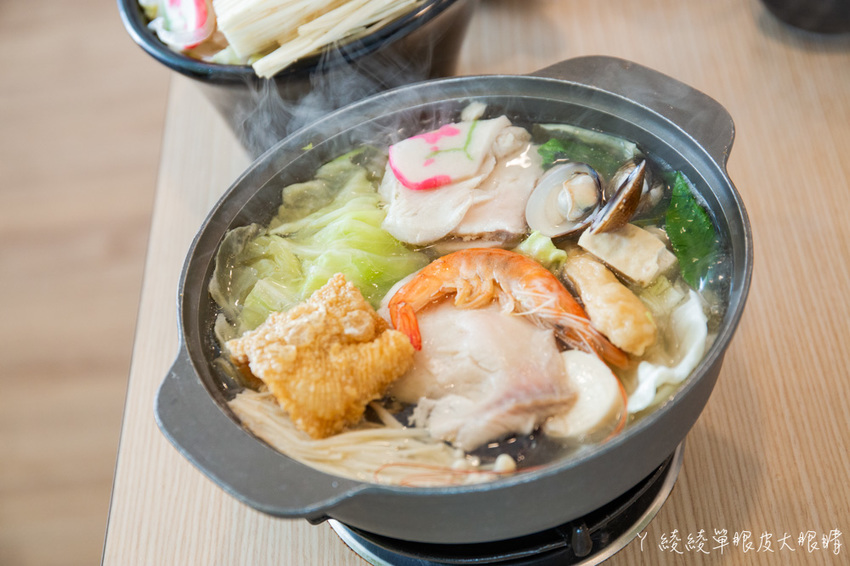 新竹竹北平價小火鍋推薦!鍋賣局百元小火鍋,內用自助吧無限供應免費吃到飽,兩人同行開鍋送肉片