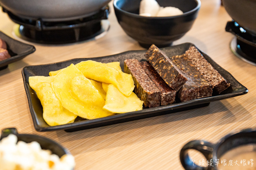 新竹竹北平價小火鍋推薦!鍋賣局百元小火鍋,內用自助吧無限供應免費吃到飽,兩人同行開鍋送肉片