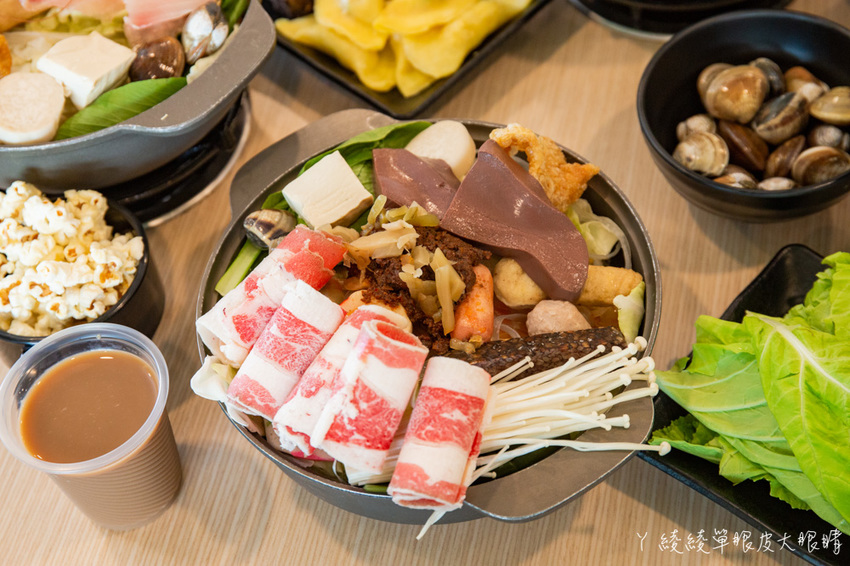 新竹竹北平價小火鍋推薦!鍋賣局百元小火鍋,內用自助吧無限供應免費吃到飽,兩人同行開鍋送肉片