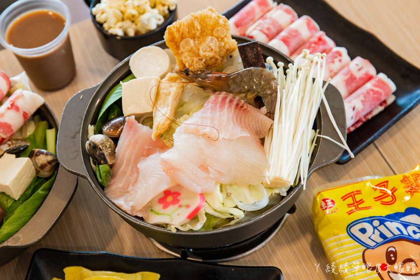 新竹竹北平價小火鍋推薦!鍋賣局百元小火鍋,內用自助吧無限供應免費吃到飽,兩人同行開鍋送肉片