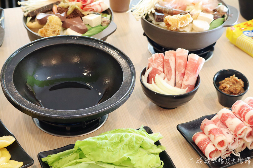 新竹竹北平價小火鍋推薦!鍋賣局百元小火鍋,內用自助吧無限供應免費吃到飽,兩人同行開鍋送肉片