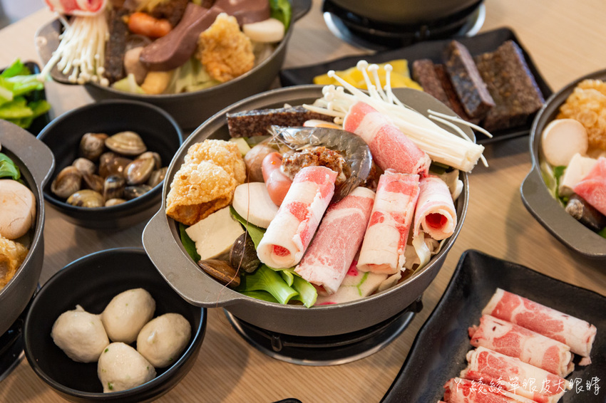 新竹竹北平價小火鍋推薦!鍋賣局百元小火鍋,內用自助吧無限供應免費吃到飽,兩人同行開鍋送肉片