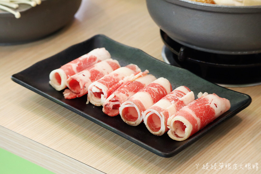 新竹竹北平價小火鍋推薦!鍋賣局百元小火鍋,內用自助吧無限供應免費吃到飽,兩人同行開鍋送肉片