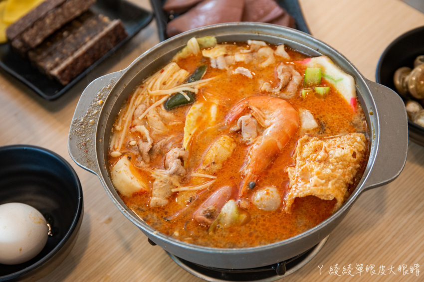 新竹竹北平價小火鍋推薦!鍋賣局百元小火鍋,內用自助吧無限供應免費吃到飽,兩人同行開鍋送肉片